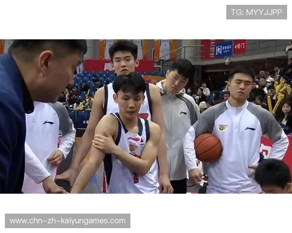 广东热身惨败青岛！徐杰29分尽力，张文逸25分喜忧参半，2将低迷，广东热身赛